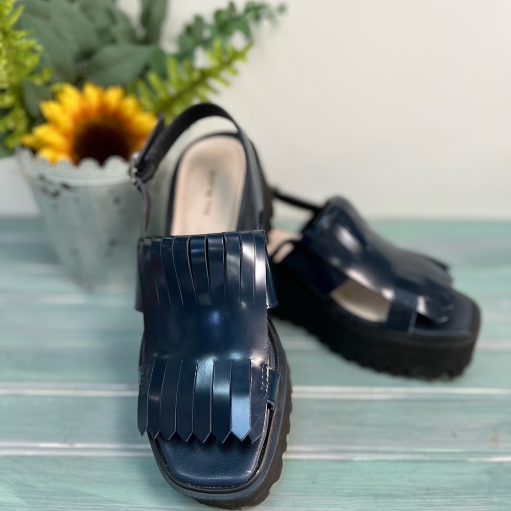 Stylish Navy Platform Sandals - image 4